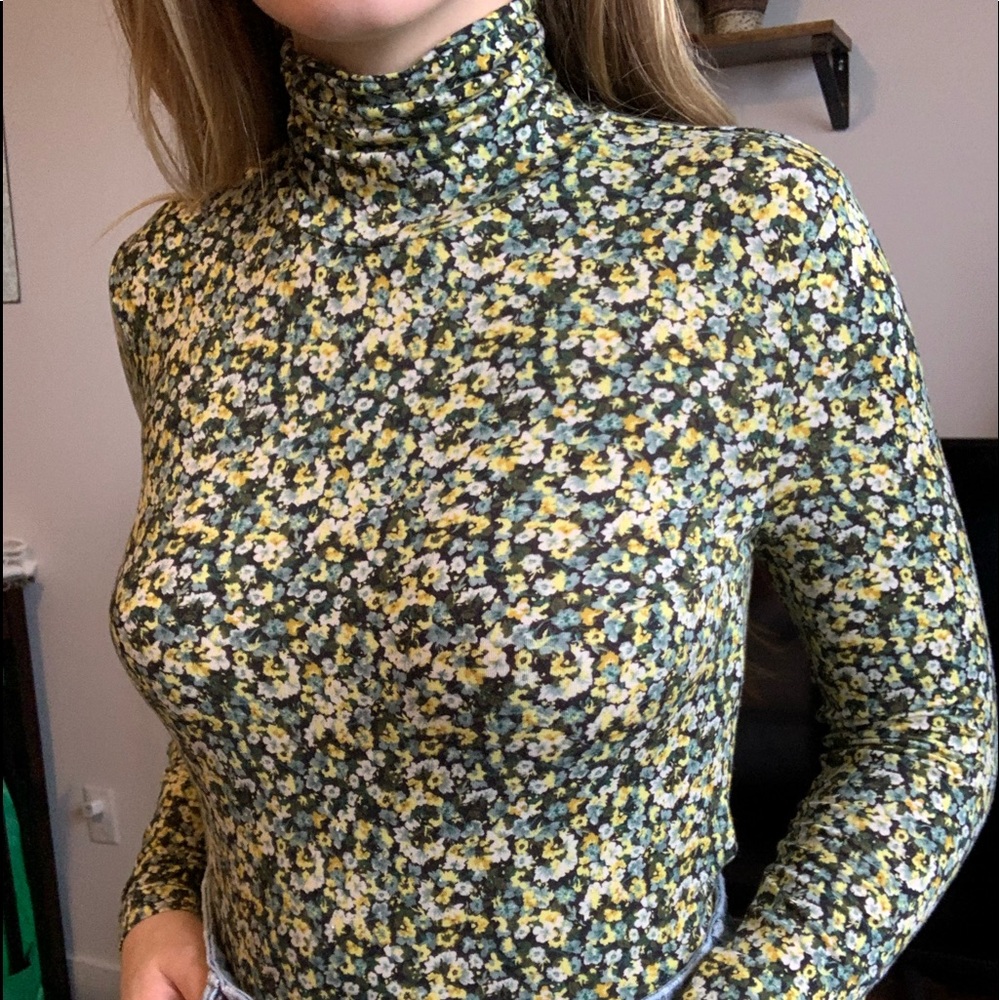 Green Floral Turtleneck